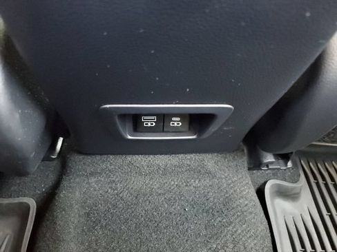 Used 2022 Toyota Corolla Cross LE w/ Moonroof Package FWD image 25