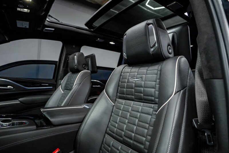 Used 2023 Cadillac Escalade ESV V w/ Heavy-Duty Trailer Package AWD/4WD image 19
