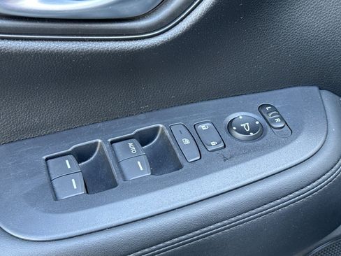 Used 2025 Honda HR-V LX image 14