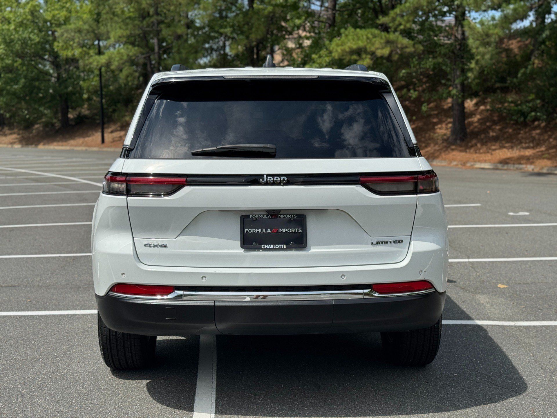 Used 2022 Jeep Grand Cherokee Limited AWD/4WD image 10
