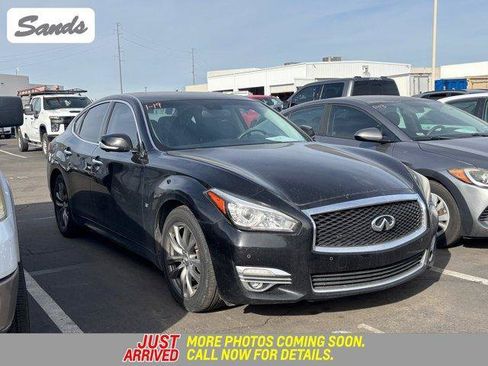 Used 2017 INFINITI Q70 3.7 image 1