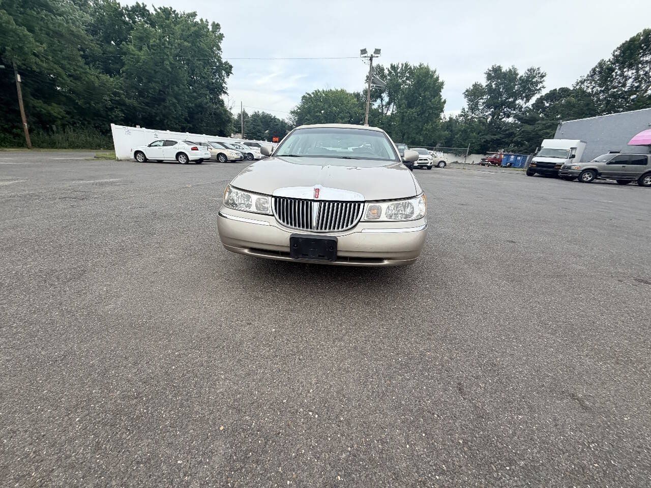 Used 1999 Lincoln Town Car Signature RWD image 18