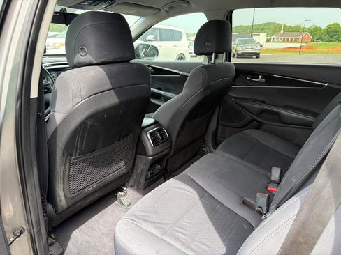 Used 2017 Kia Sorento AWD image 16