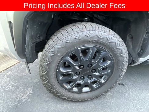Used 2025 Toyota 4Runner SR5 AWD/4WD image 6