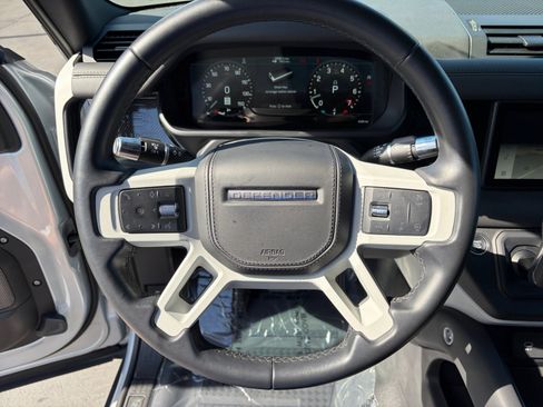 Used 2022 Land Rover Defender 110 XS Edition AWD/4WD image 12