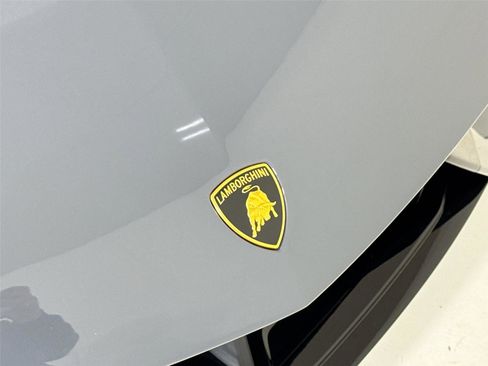 Used 2025 Lamborghini Revuelto AWD/4WD image 33