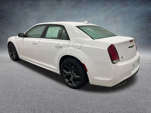 Used 2023 Chrysler 300 Touring L image 3