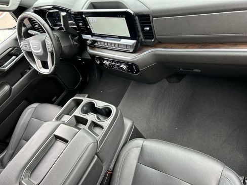 Used 2022 GMC Sierra 1500 SLT w/ X31 Off-Road Package AWD/4WD image 29