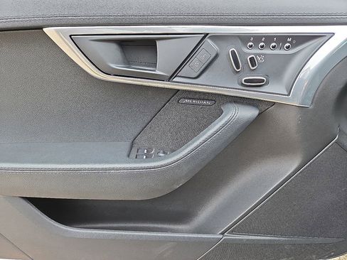 Used 2020 Jaguar F-TYPE Coupe image 18