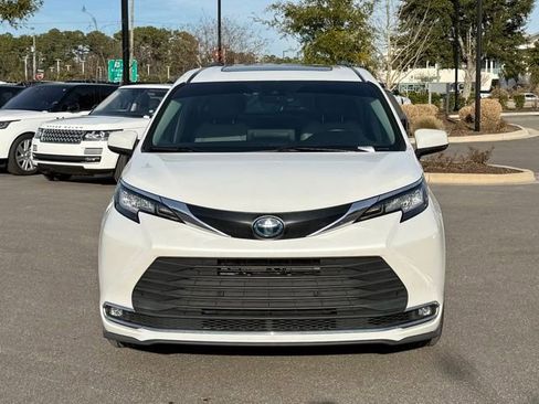 Used 2023 Toyota Sienna XLE image 8