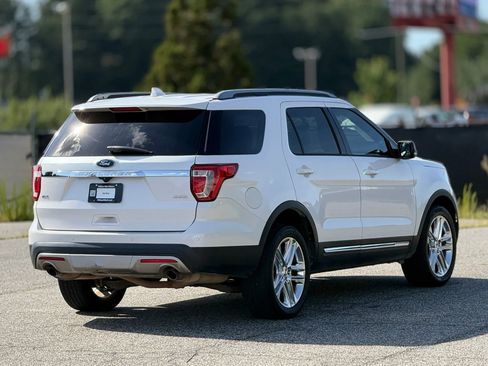 Used 2017 Ford Explorer XLT w/ Equipment Group 202A AWD/4WD image 9