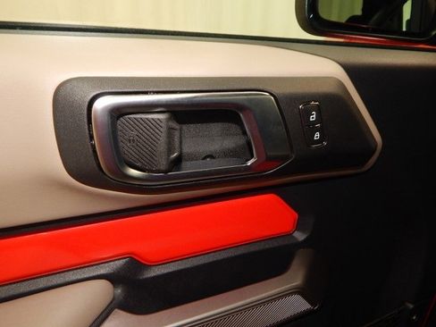 Used 2023 Ford Bronco Wildtrak image 16