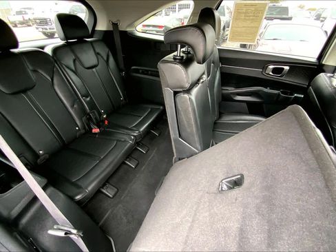 Used 2024 Kia Sorento S image 17