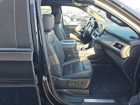 Used 2024 Chevrolet Suburban RST w/ Luxury Package RWD image 9