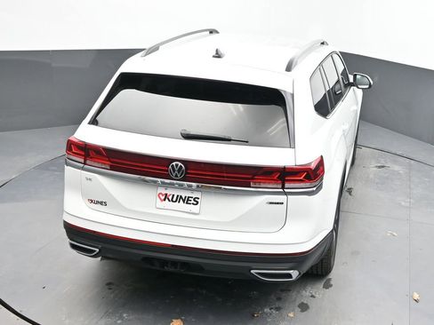 Used 2025 Volkswagen Atlas SE image 34