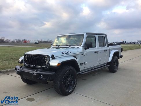 Used 2024 Jeep Gladiator Sport image 8