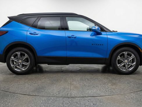 Used 2025 Chevrolet Blazer LT FWD image 11