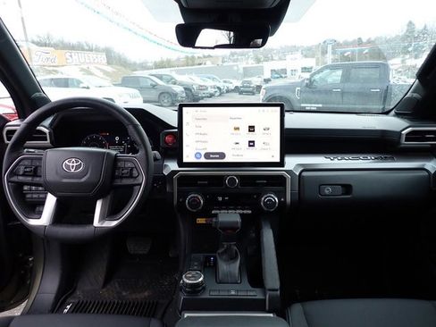 Used 2025 Toyota Tacoma 4x4 Double Cab image 12