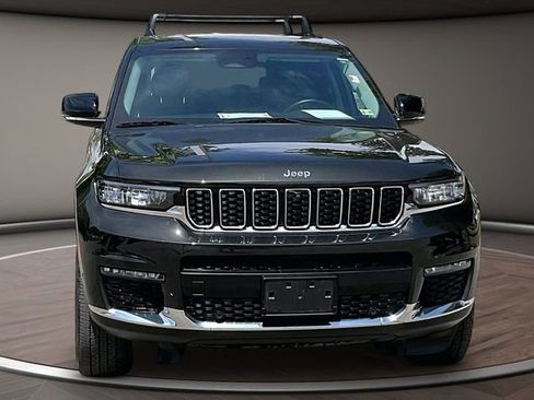 Used 2022 Jeep Grand Cherokee L Limited w/ Luxury Tech Group II AWD/4WD image 3