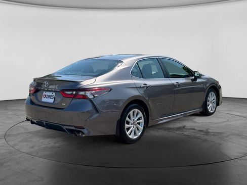 Used 2024 Toyota Camry SE FWD image 9