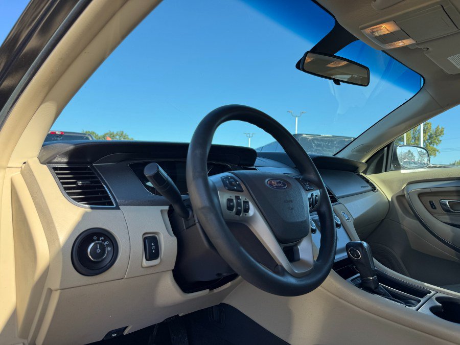 Used 2018 Ford Taurus SE FWD image 14