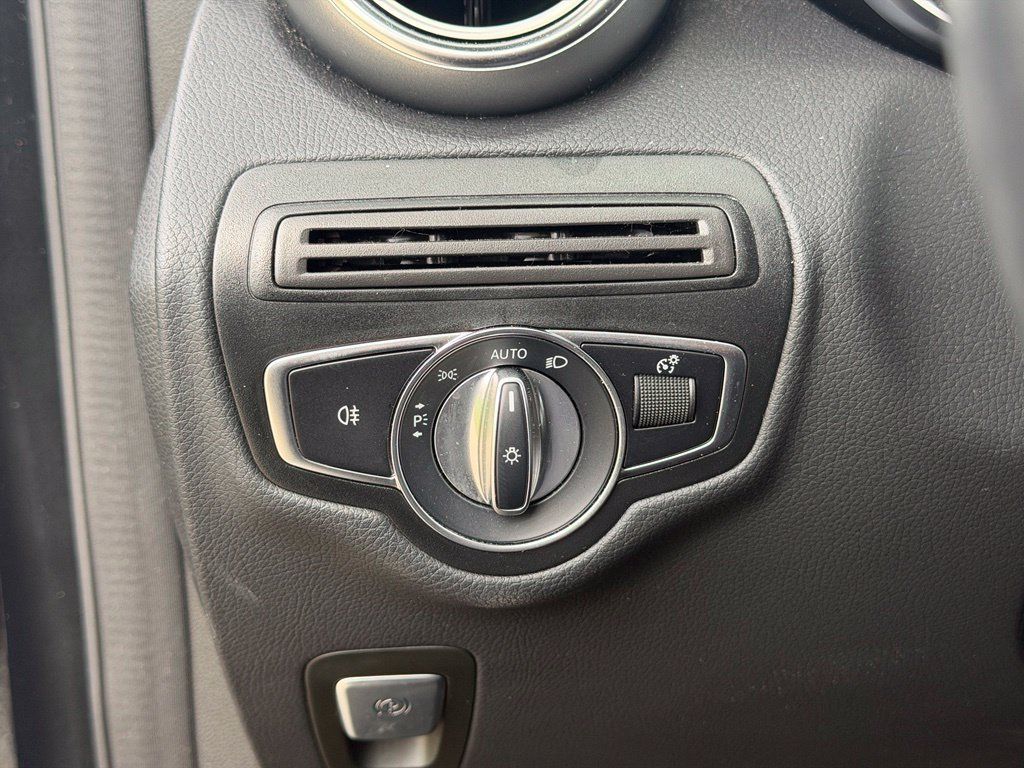 Used 2022 Mercedes-Benz GLC 300 4MATIC image 19