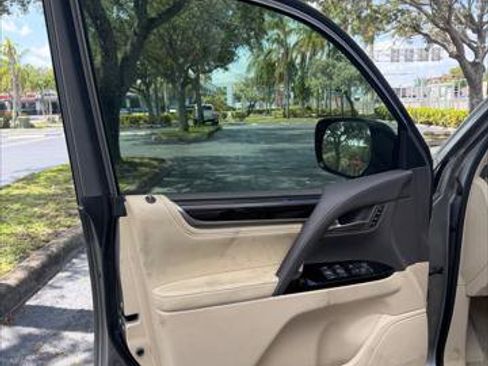 Used 2018 Lexus LX 570 4WD image 23