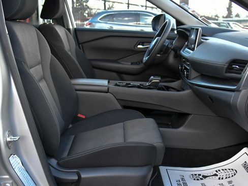 Used 2024 Nissan Rogue SV image 45