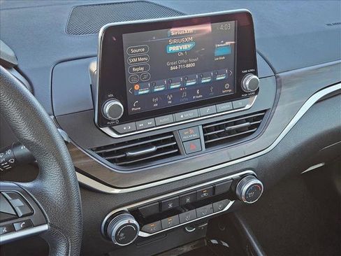 Used 2024 Nissan Altima 2.5 SV image 14