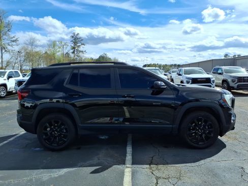 Certified 2025 GMC Terrain Elevation w/ Elevation Premium Package image 3