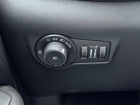New 2026 Jeep Compass Limited w/ Sun, Sound & Navigation Group AWD/4WD image 35