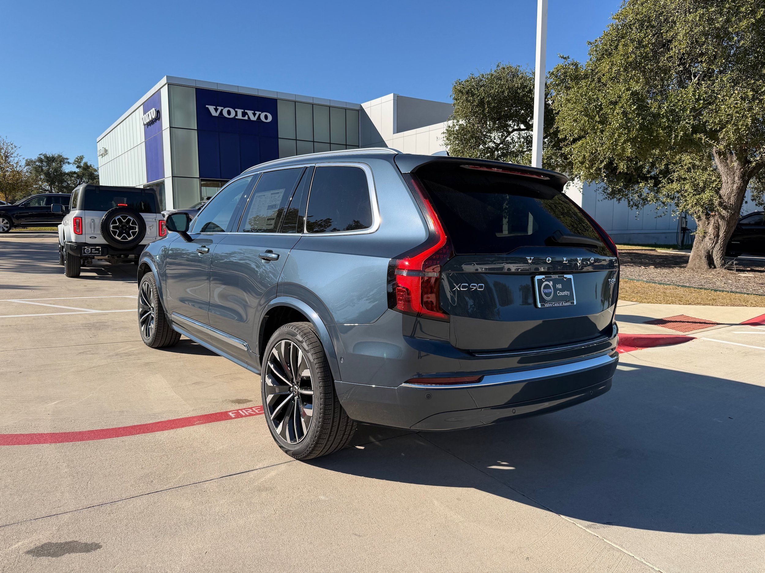 New 2026 Volvo XC90 T8 Plus w/ Protection Package Premier AWD/4WD image 4