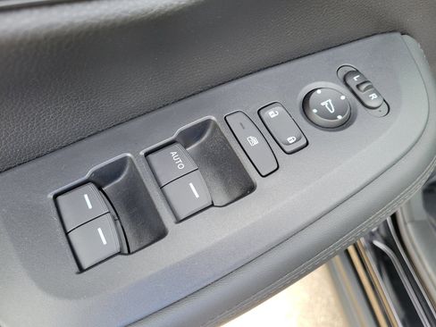 Certified 2023 Honda HR-V LX image 19
