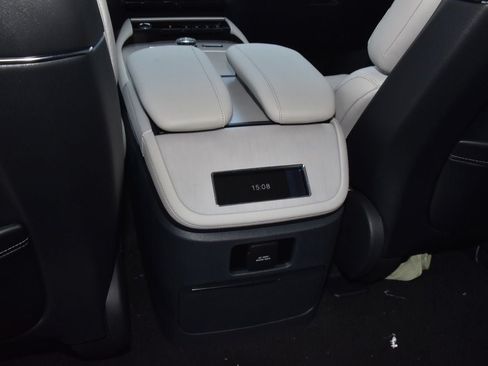 New 2026 Lincoln Navigator L Reserve w/ Jet Appearance Package AWD/4WD image 19
