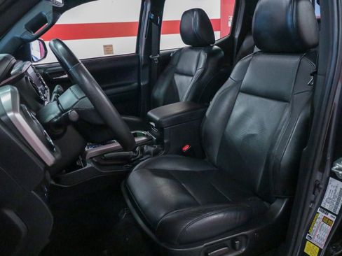 Used 2021 Toyota Tacoma Limited RWD image 11