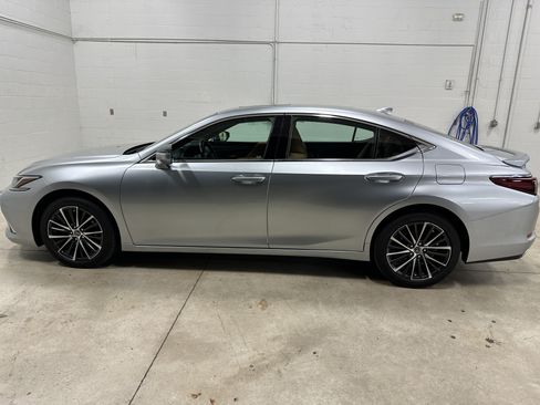 Used 2025 Lexus ES 350 w/ Premium Package FWD image 7