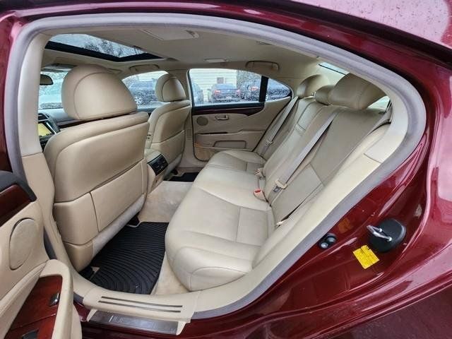 Used 2007 Lexus LS 460 w/ Comfort Pkg RWD image 18