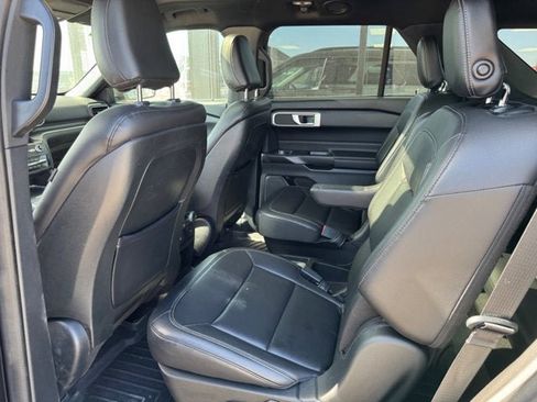 Used 2020 Ford Explorer XLT w/ Equipment Group 202A AWD/4WD image 8