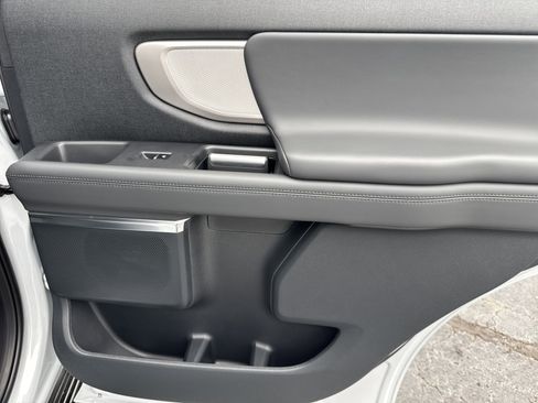 New 2026 Ford Expedition Active image 16