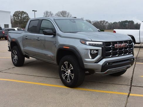 Used 2025 GMC Canyon AT4 image 3