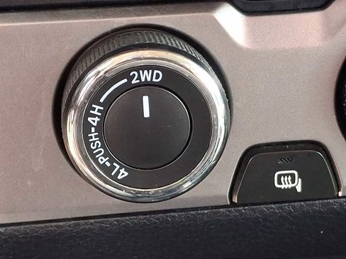 Used 2016 Toyota Tacoma SR5 w/ SR5 Appearance Package (SN) image 23