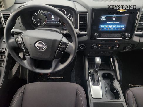 Used 2024 Nissan Frontier SV image 26