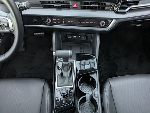 Used 2025 Kia Sportage SX image 19