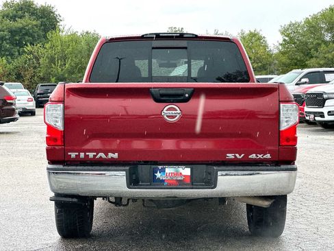 Used 2018 Nissan Titan SV AWD/4WD image 14