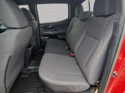 Used 2017 Toyota Tacoma TRD Off-Road AWD/4WD image 14