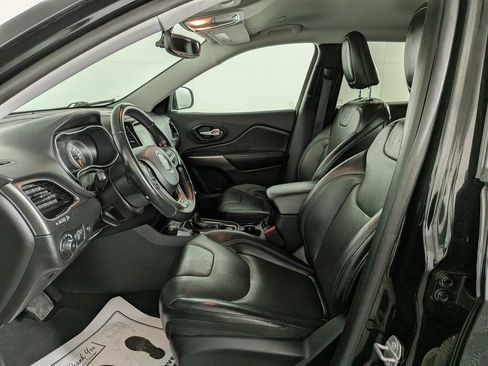 Used 2019 Jeep Cherokee Limited AWD/4WD image 16