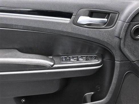 Used 2019 Chrysler 300 S image 11