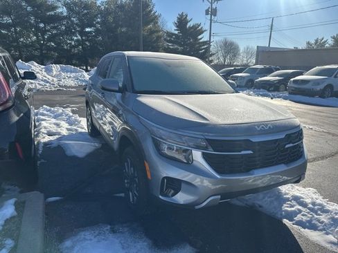 Used 2026 Kia Seltos LX image 2