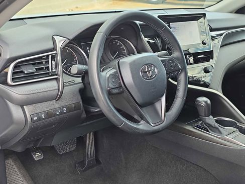 Used 2022 Toyota Camry SE image 2