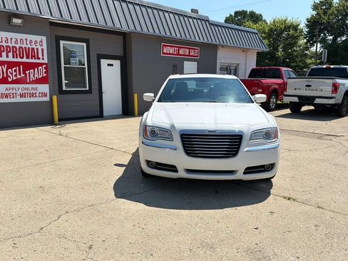 Used 2014 Chrysler 300 AWD w/ Driver Convenience Group image 8